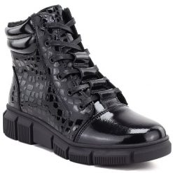 Skórzane botki damskie lakierowane kroko czarne eVento 5BT17-9315. Czarne botki eVento, bez wzorów, z lakierowanej skóry, bez obcasa, na koturnie, bez zapięcia. Za 289.99 zł.