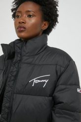 Tommy Jeans kurtka damska kolor czarny zimowa oversize. Czarne kurtki Tommy Jeans, na zimę, l, bez wzorów, z jeansu, bez kaptura. W wyprzedaży za 663.99 zł.