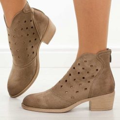 Beżowe ażurowe botki damskie na obcasie Potocki 12749. Brązowe botki POTOCKI, w ażurowe wzory, z jeansu, eleganckie, bez obcasa, na obcasie, bez zapięcia. Za 219.00 zł.