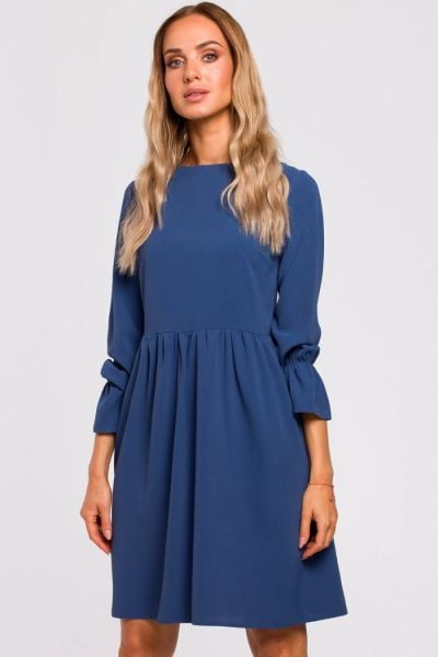 Sukienka oversize elegancka rozkloszowana z falbaną niebieska. Niebieskie sukienki Sukienki.shop, do pracy, s, bez wzorów, z tkaniny, biznesowe, bez kołnierzyka, bez ramiączek, midi, oversize. Za 139.00 zł.