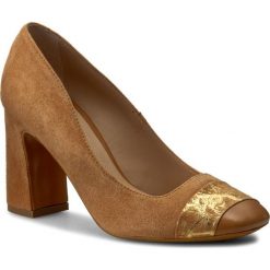 Półbuty SOLO FEMME - 50202-01-G20/G27-04-00 Camel. Brązowe czółenka marki Solo Femme, ze skóry. W wyprzedaży za 199.00 zł.