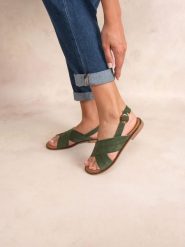 Sandały damskie TBS Assiane. Zielone sandały TBS, bez wzorów, z materiału, eleganckie, bez obcasa, na płaskiej podeszwie, bez zapięcia. Za 342.50 zł.