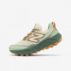 Buty do biegania w terenie damskie New Balance Fresh Foam X Hierro V9. Zielone buty do biegania New Balance, bez wzorów, bez zapięcia, do biegania. W wyprzedaży za 569.99 zł.