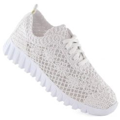 Półbuty damskie sportowe koronkowe białe T.Sokolski 1982. Białe półbuty wsuwane T.Sokolski, bez wzorów, z koronki, sportowe, bez obcasa. Za 239.99 zł.