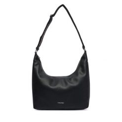 Torebka Calvin Klein. Czarne torebki klasyczne Calvin Klein, bez wzorów, klasyczne, bez dodatków. Za 569.99 zł.