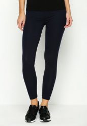 Granatowe Legginsy Feather. Niebieskie legginsy Born2be, bez wzorów, z bawełny, klasyczne, długie. W wyprzedaży za 29.99 zł.