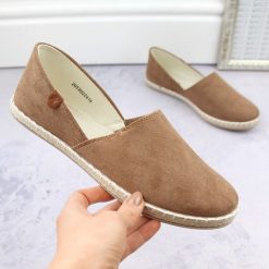 Espadryle damskie zamszowe z wycięciami taupe News 24TX02-2416. Espadryle NEWS, bez wzorów, z materiału, bez obcasa. Za 49.50 zł.