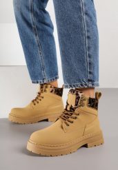 Brązowe Trapery Zdobione Wzorzystymi Wstawkami Vetiane. Brązowe traperki Born2be, z aplikacjami, z materiału, klasyczne, z okrągłym noskiem, bez obcasa, na płaskiej podeszwie, bez zapięcia. Za 129.99 zł.