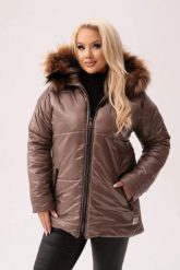 Ocieplona beżowa kurtka Mela z futerkiem PLUS SIZE XXL OVERSIZE. Brązowe kurtki Moda Size Plus Iwanek, na jesień, plus size, bez wzorów, z futra, eleganckie, bez kaptura. W wyprzedaży za 299.90 zł.