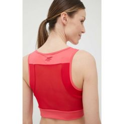 4F top treningowy kolor czerwony. Czerwone topy 4f, l, bez wzorów, ze skóry, bez kołnierzyka, bez ramiączek. W wyprzedaży za 59.99 zł.