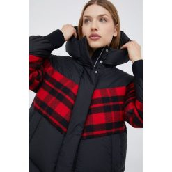 Woolrich kurtka puchowa damska kolor czarny zimowa oversize. Czarne kurtki Woolrich, na zimę, m, bez wzorów, z materiału, bez kaptura. Za 3,529.90 zł.