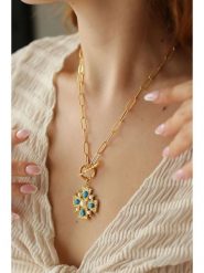 Pierres delicates Pozłacany naszyjnik z turkusami - dł. 47 cm rozmiar: onesize. Niebieskie naszyjniki Pierres delicates, z materiału, z perłą, pozłacane. Za 92.42 zł.