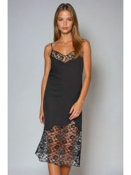 Monki Sukienka w kolorze czarnym rozmiar: 34. Czarne sukienki Monki, bez wzorów, z koronki, bez kołnierzyka, bez ramiączek, midi. Za 43.99 zł.