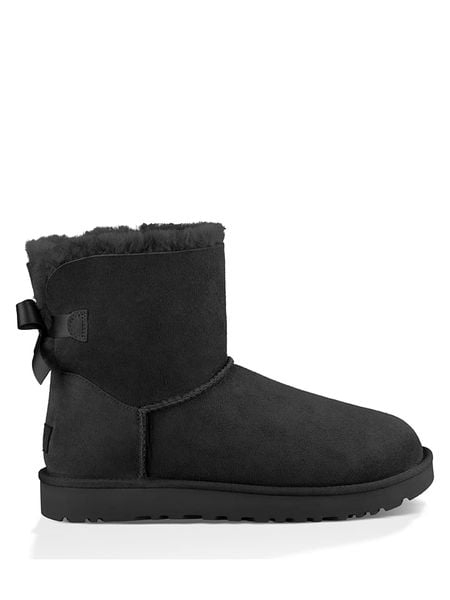 UGG Botki "Mini Baily Bow" w kolorze czarnym ze skóry jagnięcej rozmiar: 37. Czarne botki UGG, bez wzorów, ze skóry, z okrągłym noskiem, bez obcasa, bez zapięcia. Za 748.50 zł.