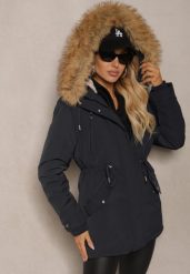 Granatowa Kurtka Parka Mocno Ocieplana z Futerkiem przy Kapturze z Możliwością Odpięcia Sialthira. Niebieskie kurtki Renee, l, bez wzorów, z futra, eleganckie, bez kaptura. W wyprzedaży za 167.99 zł.