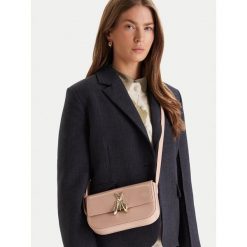 Torebka Patrizia Pepe. Czerwone listonoszki Patrizia Pepe, bez wzorów, bez dodatków. Za 821.99 zł.