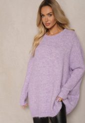 Fioletowy Casualowy Sweter Oversize Allethia. Fioletowe swetry Renee, bez wzorów, biznesowe, bez ramiączek. W wyprzedaży za 127.99 zł.