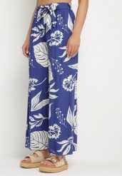 Niebieskie Spodnie w Kwiaty o Szerokim Kroju z Gumką i Paskiem Eledina. Niebieskie jeansy Born2be, m, bez wzorów, z jeansu, eleganckie. W wyprzedaży za 55.99 zł.