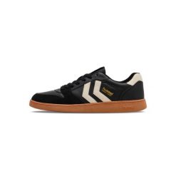 Buty halowe Hummel Perfekt Cl. Czarne buty sportowe lifestyle Hummel, bez wzorów, bez zapięcia, do piłki ręcznej. Za 212.55 zł.