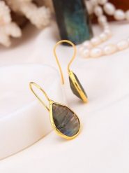 Pierres delicates Pozłacane kolczyki z labradorytem rozmiar: onesize. Zielone kolczyki Pierres delicates, z labradorytem, pozłacane. Za 48.05 zł.