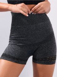 Szorty sportowe z ozdobnymi przeszyciami kształtującymi sylwetkę - szary. Szare szorty sportowe Sinsay, bez wzorów. Za 15.99 zł.