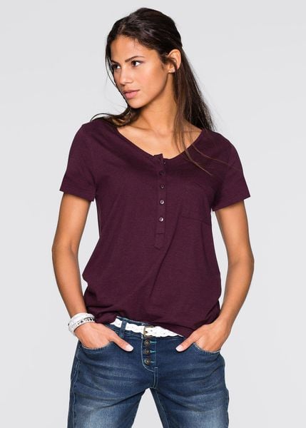 T-shirt z plisą guzikową. Czerwone t-shirty bonprix, bez wzorów, bez kołnierzyka, bez ramiączek. Za 37.99 zł.