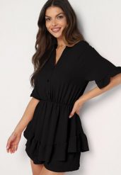 Czarny Taliowany Kombinezon z Gumką w Talii i Ozdobną Falbanką przy Rękawach Nanselena. Czarne sukienki Born2be, na imprezę, bez wzorów, eleganckie, bez kołnierzyka, bez ramiączek, mini. W wyprzedaży za 55.24 zł.