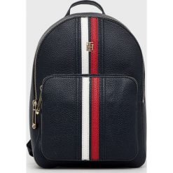 Tommy Hilfiger plecak damski kolor granatowy mały gładki. Niebieskie plecaki Tommy Hilfiger, bez wzorów, do ręki, bez dodatków. W wyprzedaży za 524.99 zł.