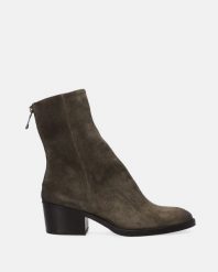 ZIELONE BOTKI Z ZAMSZU V009SUGROBB027. Zielone botki Venezia, bez wzorów, ze skóry, bez obcasa, bez zapięcia. Za 559.00 zł.