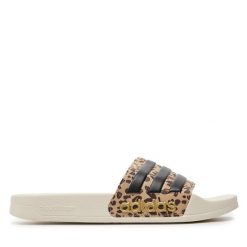 Klapki adidas. Brązowe klapki adidas, bez wzorów, sportowe, bez obcasa, bez zapięcia. Za 129.99 zł.