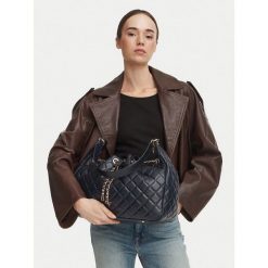 Torebka Guess. Niebieskie torebki klasyczne Guess, z aplikacjami, klasyczne, bez dodatków. Za 674.99 zł.
