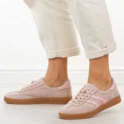 Różowe skórzane półbuty damskie Vinceza 95400. Czerwone półbuty wsuwane VINCEZA, na jesień, bez wzorów, z jeansu, casualowe, z okrągłym noskiem, bez obcasa, na płaskiej podeszwie. W wyprzedaży za 197.10 zł.