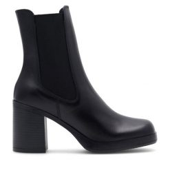 Botki Gino Rossi. Czarne botki Gino Rossi, bez wzorów, bez obcasa, na słupku, bez zapięcia. Za 174.99 zł.