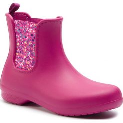 Kalosze CROCS - Freesail Chelsea Boot W 204630 Berry/Dots. Czerwone kalosze Crocs, bez wzorów, z materiału, bez zapięcia. W wyprzedaży za 159.00 zł.
