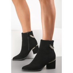 Czarne Botki na Słupku z Łańcuchem Lloreta. Czarne botki Renee, z aplikacjami, eleganckie, za kostkę, bez obcasa, na obcasie, bez zapięcia. W wyprzedaży za 162.49 zł.