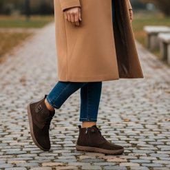 Trzewiki damskie Barefoot Armodo, welurowe na płaskiej podeszwie i ocieplane, czekolada, 30072-W. Brązowe botki Armodo, bez wzorów, z weluru, bez obcasa, na płaskiej podeszwie, bez zapięcia. Za 299.00 zł.