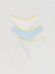 Majtki stringi 3 pack - jasnoniebieski. Niebieskie stringi Reserved, bez wzorów, z bawełny. Za 39.99 zł.