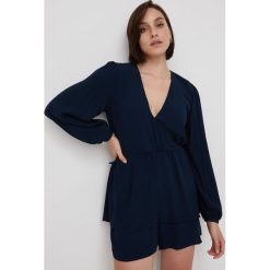 Pepe Jeans kombinezon kolor granatowy z dekoltem w szpic. Niebieskie kombinezony Pepe Jeans, l, bez wzorów, z jeansu, bez kołnierzyka, bez ramiączek. W wyprzedaży za 339.99 zł.