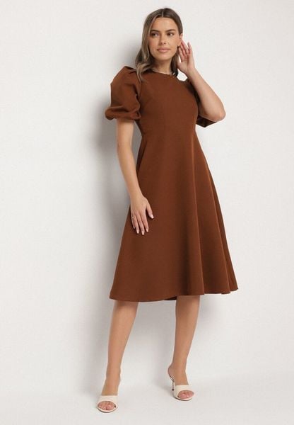Brązowa Sukienka o Rozkloszowanym Kroju z Bufiastymi Rękawami Melisseia. Brązowe sukienki Born2be, na spotkanie biznesowe, l, bez wzorów, klasyczne, bez kołnierzyka, bez ramiączek, midi, rozkloszowane. Za 99.99 zł.