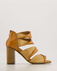 BRĄZOWE SANDAŁY Z CHOLEWKĄ 0028334 COCO-SCI. Brązowe sandały Venezia, bez wzorów, ze skóry, bez obcasa, bez zapięcia. Za 299.00 zł.