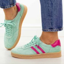 Zielone skórzane półbuty damskie S.Barski 7089. Zielone półbuty wsuwane S.BARSKI, na jesień, bez wzorów, z jeansu, casualowe, z okrągłym noskiem, bez obcasa, na płaskiej podeszwie. Za 239.00 zł.