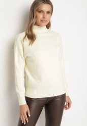 Jasnobeżowy Sweter Golf z Ozdobnym Tłoczeniem Zakończony Ściągaczem Melodiea. Brązowe swetry Born2be, na zimę, bez wzorów, bez ramiączek. W wyprzedaży za 84.99 zł.