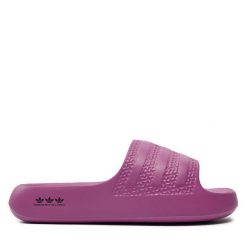 Klapki adidas. Fioletowe klapki adidas, bez wzorów, bez obcasa, bez zapięcia. Za 199.99 zł.