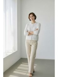 Le Jardin du Lin Kardigan w kolorze białym rozmiar: 40. Białe swetry Le jardin du lin, bez wzorów, z bawełny, bez ramiączek. Za 130.99 zł.