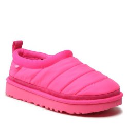 Kapcie Ugg. Czerwone kapcie UGG, bez wzorów. Za 499.99 zł.