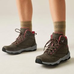 Damskie wodoodporne buty turystyczne Amble. Czerwone trekkingi Regatta, bez wzorów, bez zapięcia. Za 149.99 zł.