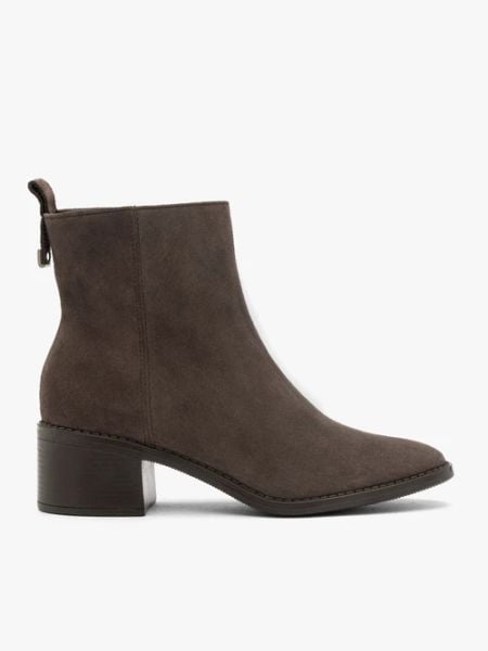 Brązowe ocieplane botki ze skóry welurowej. Brązowe botki Brawo sp. z o.o., bez wzorów, z materiału, eleganckie, bez obcasa, na obcasie, bez zapięcia. Za 479.99 zł.
