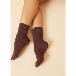 Colors Gładkie Skarpetki Z Falbankami - Brązowy - Etam. Brązowe skarpetki Etam, bez wzorów. Za 39.90 zł.