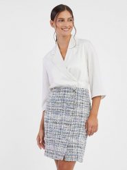 Orsay Sukienka w kolorze biało-niebieskim rozmiar: 40. Białe sukienki Orsay, bez wzorów, bez kołnierzyka, bez ramiączek, mini. Za 79.21 zł.