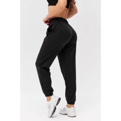Damskie spodnie dresowe Rough Radical Chillfit Long. Czarne spodnie dresowe ROUGH RADICAL, bez wzorów, z dresówki. W wyprzedaży za 144.42 zł.